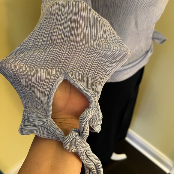 Ann Taylor beautiful blue off shoulder blouse large stretchy - Picture 3 of 6